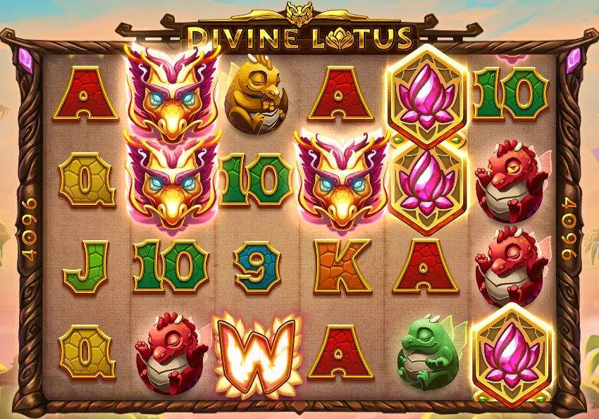 Grille de 6 rouleaux sur 4 rangées de Divine Lotus sous le titre du jeu : symboles A, K, Q, J, 10 et 9, des têtes cornues roses, des petites créatures rouge, verte et dorée, des cadres dorés à fleur de lotus rose et un W doré