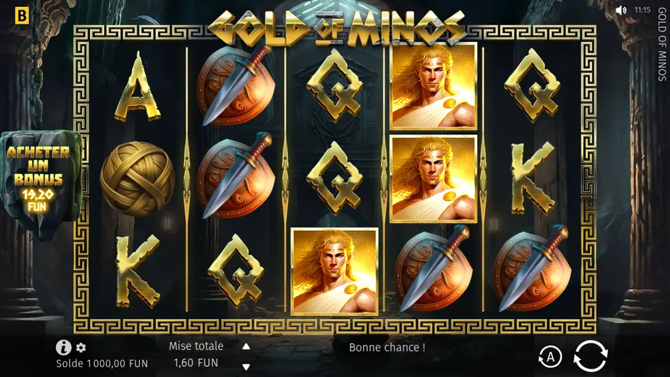 Grille de 5 rouleaux sur 3 rangées de Gold of Minos dans un cadre doré à motif grec : lettres A, K et Q dorées, une pelote de fil dorée, des boucliers ronds avec un poignard et trois portraits d’un homme blond sur fond doré ; à gauche le bouton ACHETER UN BONUS 19,20 FUN, en bas une mise totale de 1,60 FUN